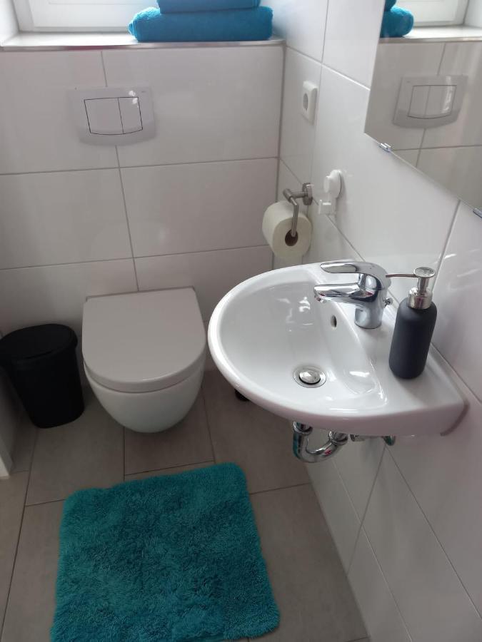 Neubau Appartement Mit Terasse, Privater Eingang,Parkplatz,Kueche Fürth Esterno foto
