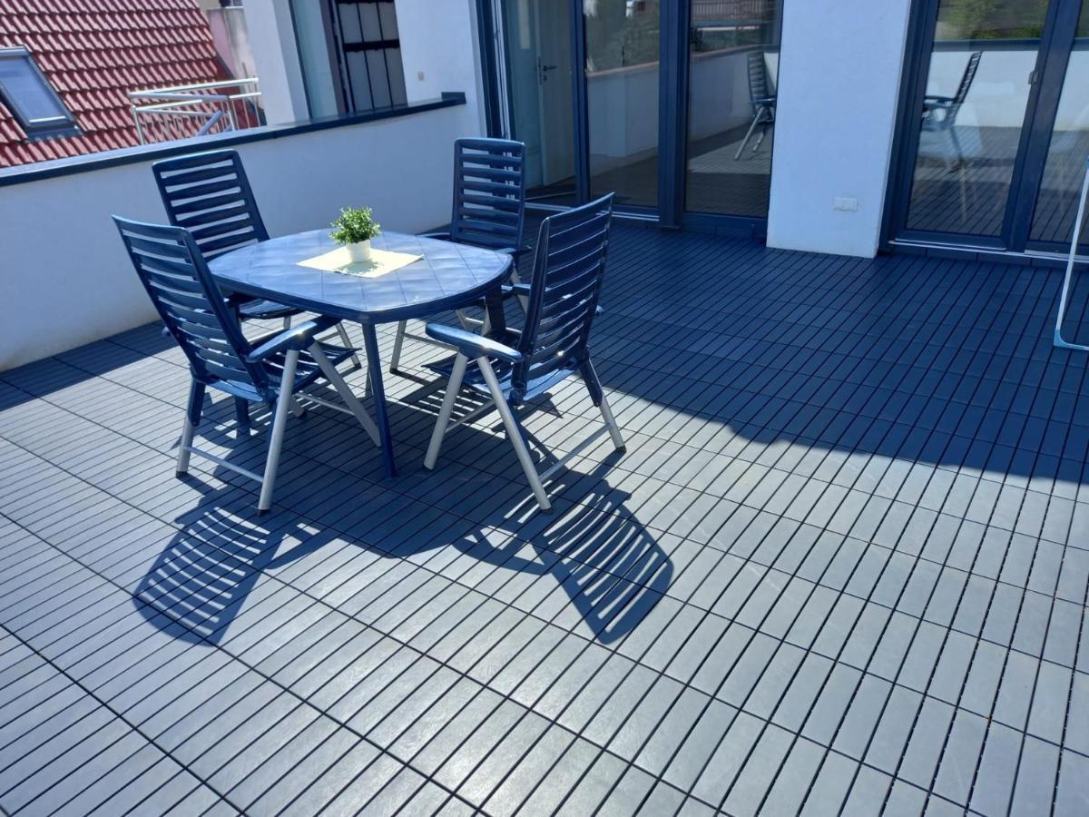 Neubau Appartement Mit Terasse, Privater Eingang,Parkplatz,Kueche Fürth Esterno foto