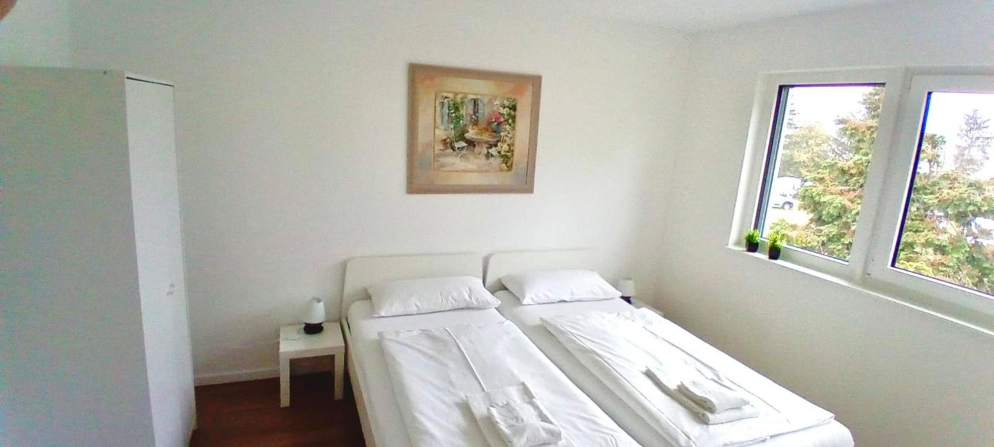 Neubau Appartement Mit Terasse, Privater Eingang,Parkplatz,Kueche Fürth Esterno foto